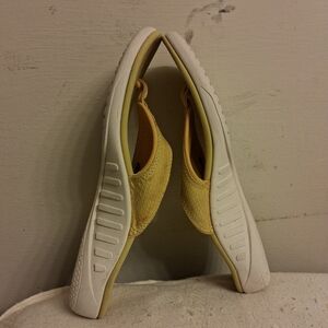 Women’s SPENCO Yellow Slip-On Comfort Shoes Size 9M